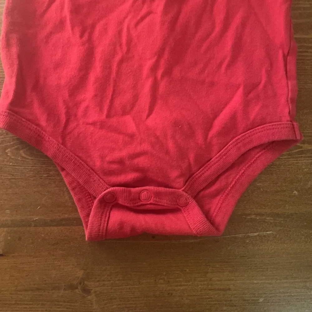 DISNEYLAND PARKS RED‎ MICKEY BODYSUIT LOVABLE SIZE 18 MO SNAPBOTTOM
